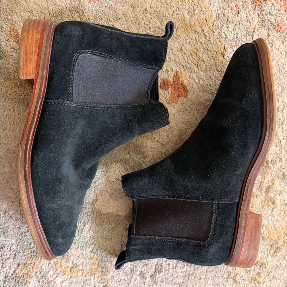 Clarks Clarkdale Arlo Low Heel Black Suede Chelsea Boot Women's Size 10
